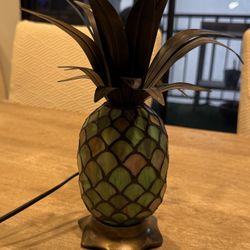 Tiffany style Pineapple Lamp