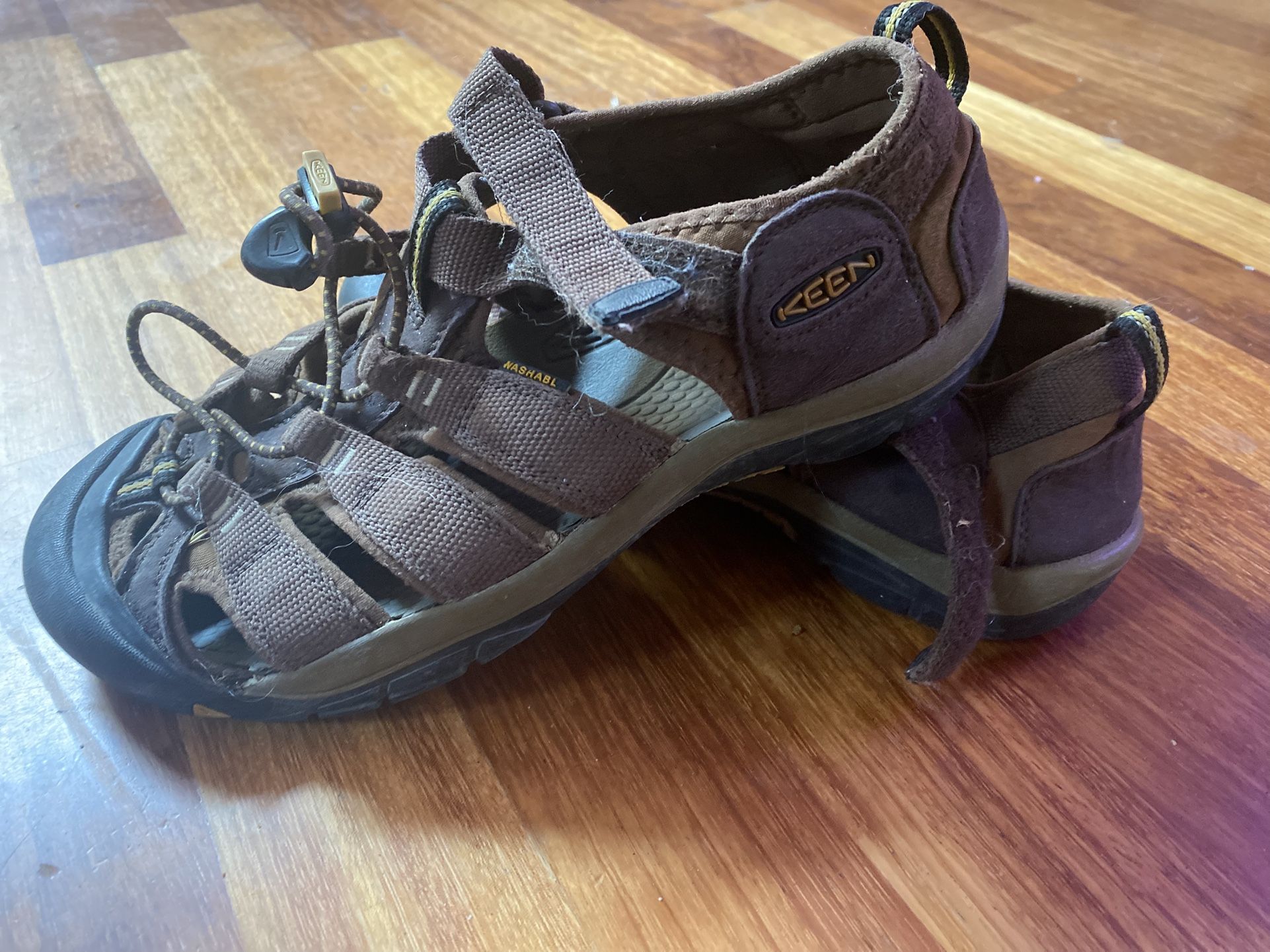 Brown Keen Hiking Sandals Size 7.5-8 Men’s