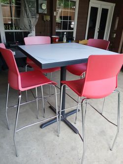 Mesa Alta Con 4 Stools