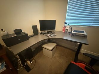 Steelcase Sit-Stand Gaming / Office Desk w/ Motorized Lift
