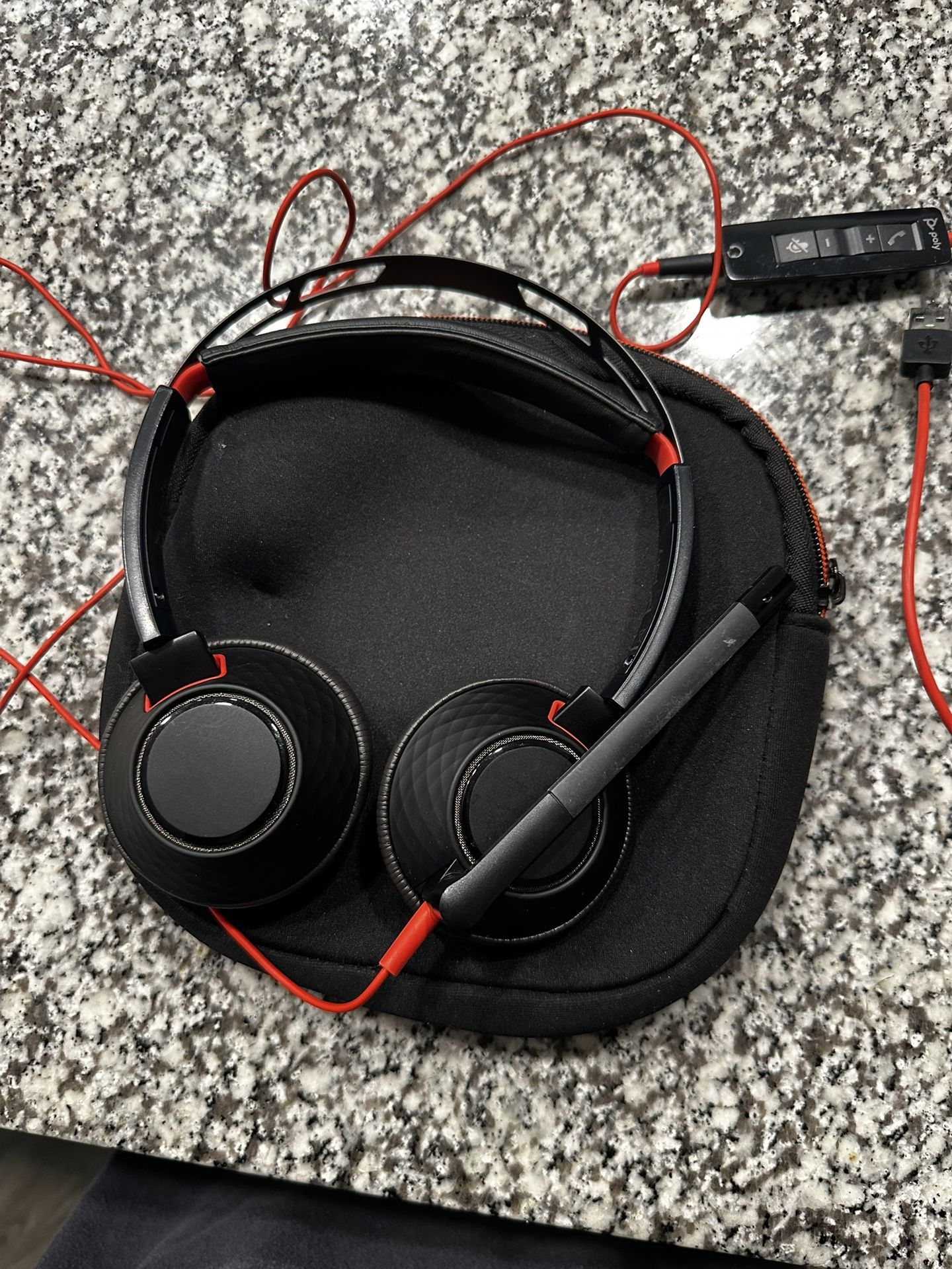 Poly Headset with Microphone - Plug in
