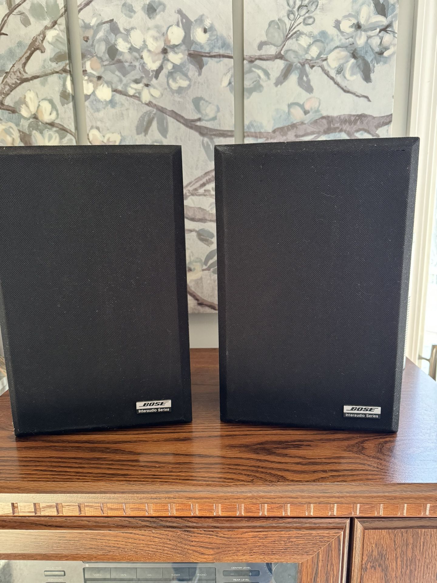 Pair Of Bose interaudio 2000 System 