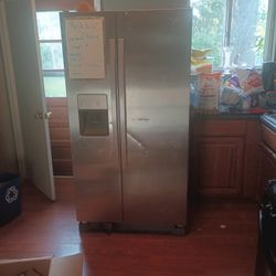 *DEAL* Whirlpool Stainless Steel Side By Side 