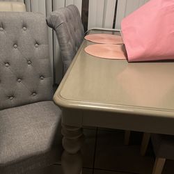 Dining Room Table Set Selling