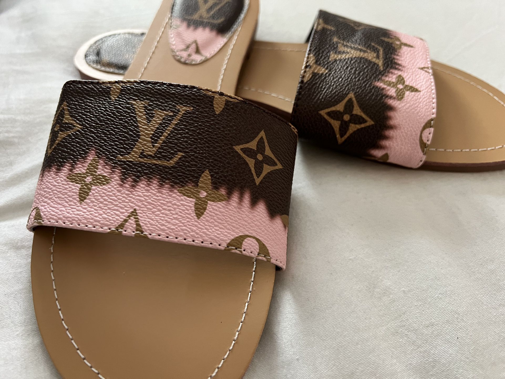 Brand New authentic Louis Vuitton Pink Monogram Paseo Flat Comfort Sandals  (Size: Euro 39, woman’s 8) for Sale in Valley Stream, NY - OfferUp