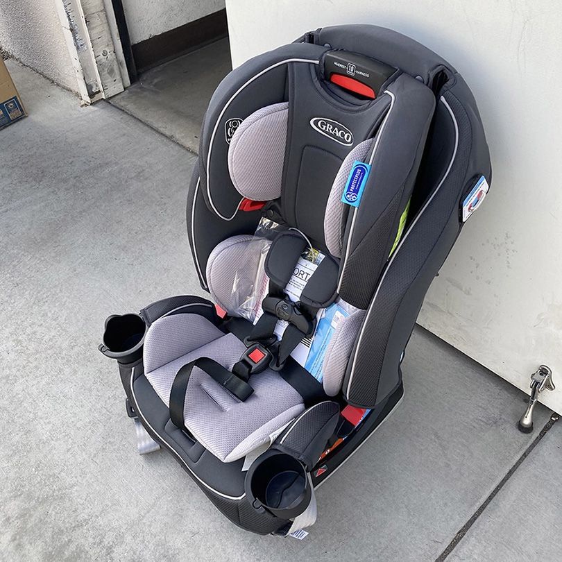 $145 (New in box) Graco slimfit 3 in 1 car seat slim & comfy design saves space for child 5 to 100lbs redmond