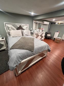 White Mirrored Bedroom Set with Queen Bed
