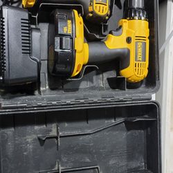 18v TOOL KIT: DRILL, DRIVER, CIRCULAR SAW, CASE, CHARGER AND BATTERY!