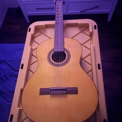 Lucero LC100 Classical Guitar