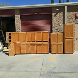 Kitchen/garage cabinets in solid oak wood on every corner in good condition (read the description of the post please)