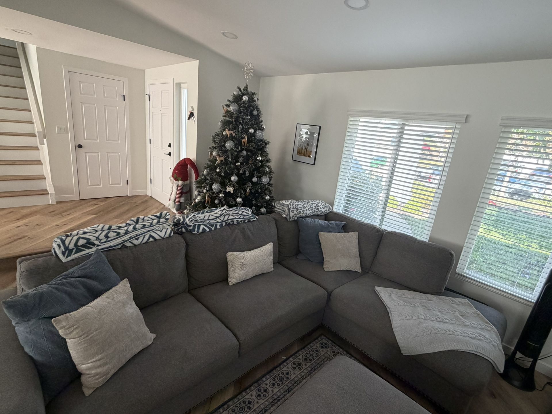 Gray Fabric Sectional W/ Ottoman