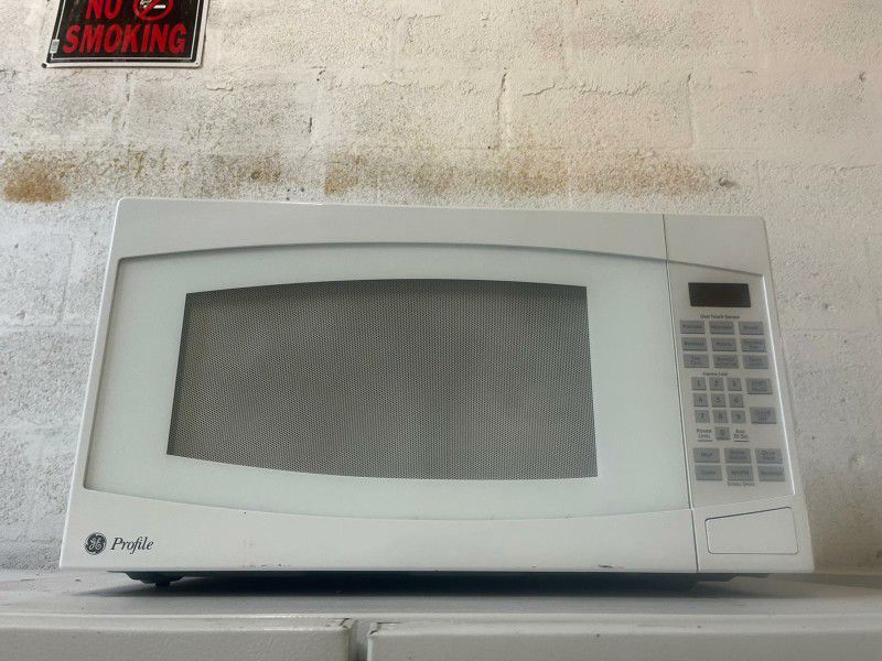 Microwave GE Great Condition 