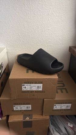 Yeezy Slides 10