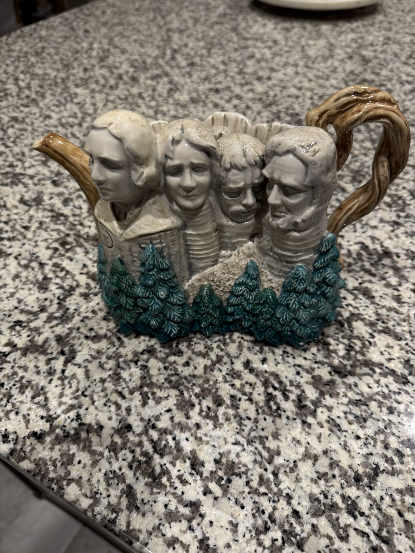 Fitz and Floyd Mount Rushmore Teapot 204/5000 Famous American Landmarks