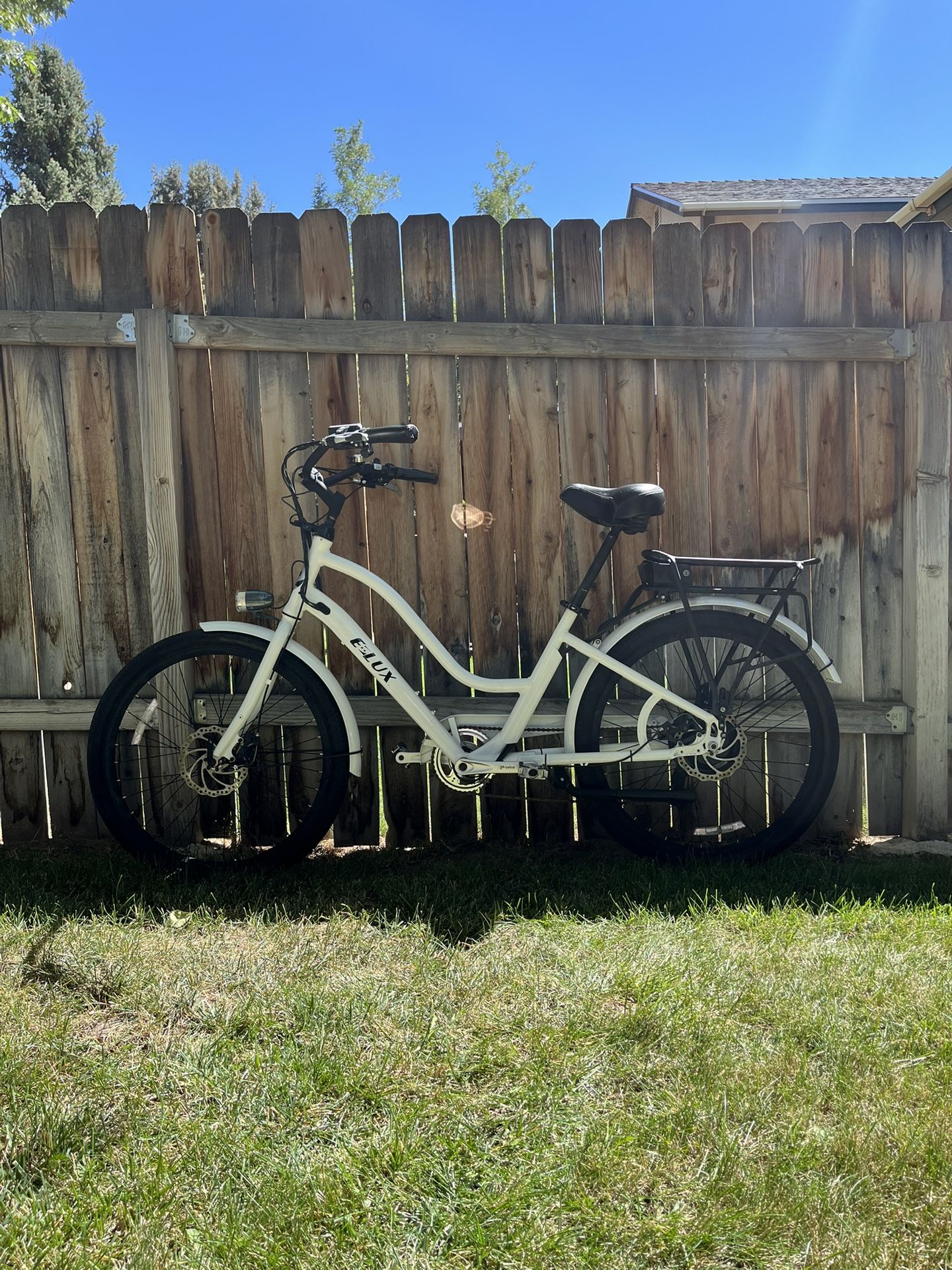 E-lux Newport Step-Thru E-Bike | 26”