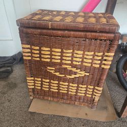 Large laundry hamper