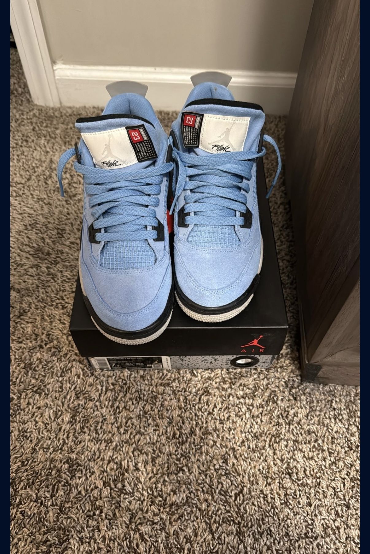 Air Jordan Retro 4 “University Blue”