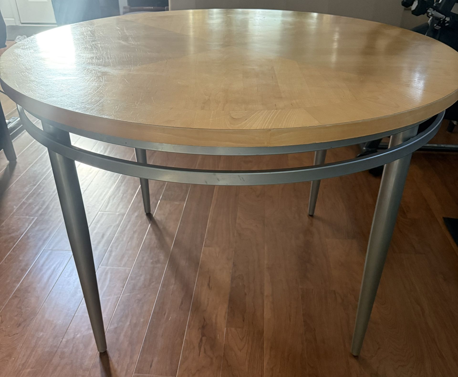 Round Table