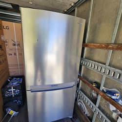 Samsung refrigerator $175 works great, makes ice