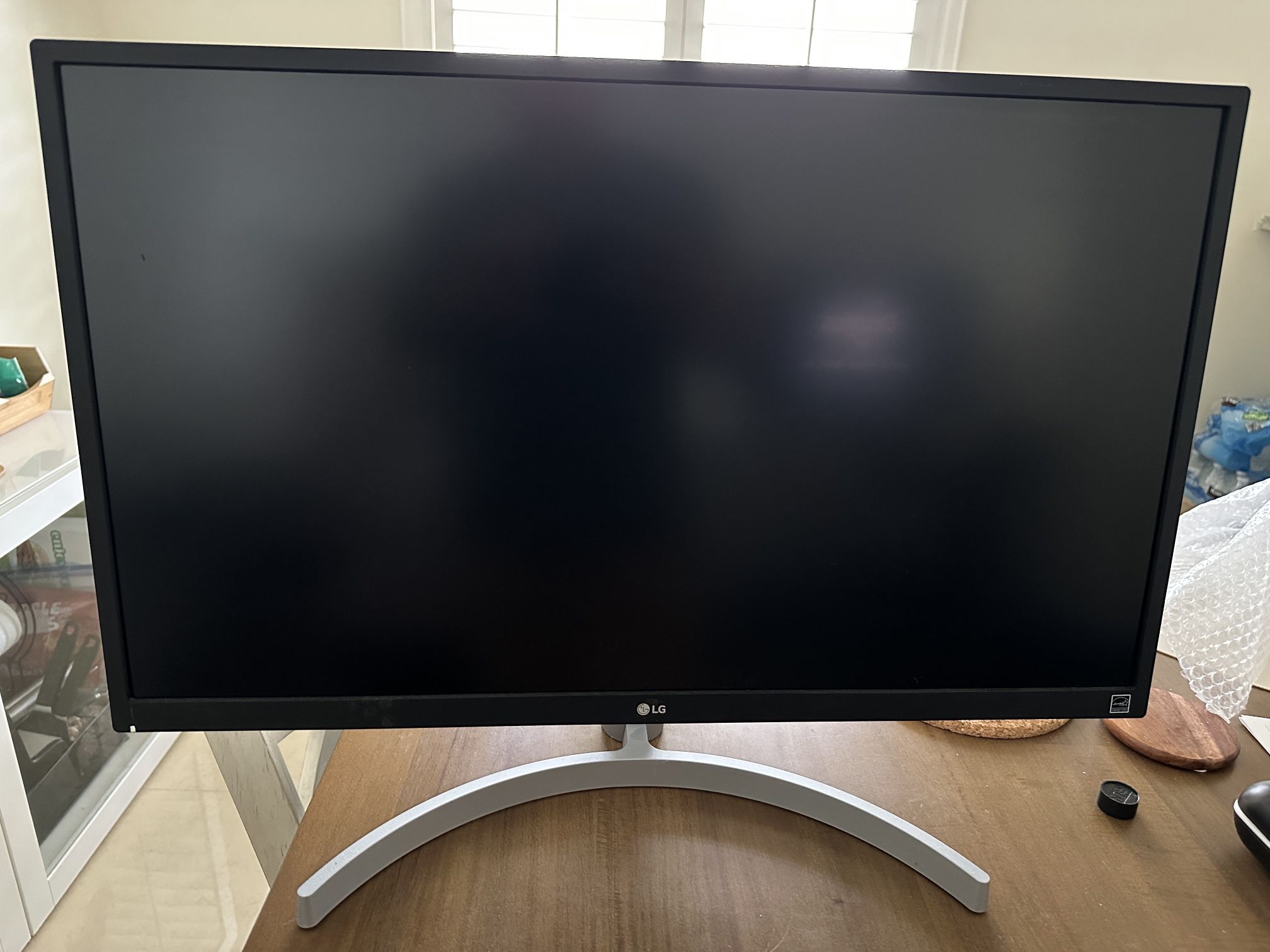 27” LG 4K, 60Hz monitor