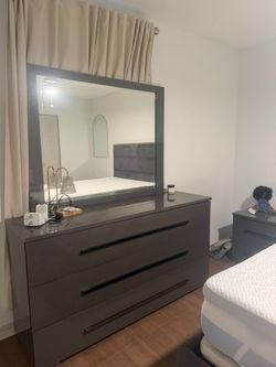 Queen bedroom set with mattress