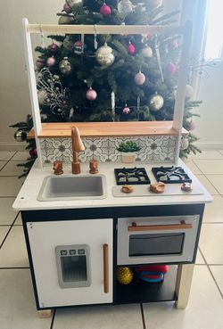 Kids Play Kitchen Like new