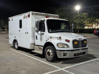 2006 Freightliner M2 106 Ambulance