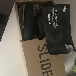 Yeezy slides size 3 kids ****BRAND NEW****