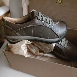 Brand New Keen Womens Shoes Size 5