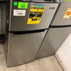 Magic Chef 4.5 Cu Refrigerator Hmdr450se AT