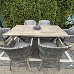 7 Piece Outdoor Dinning Table With Fire Pit