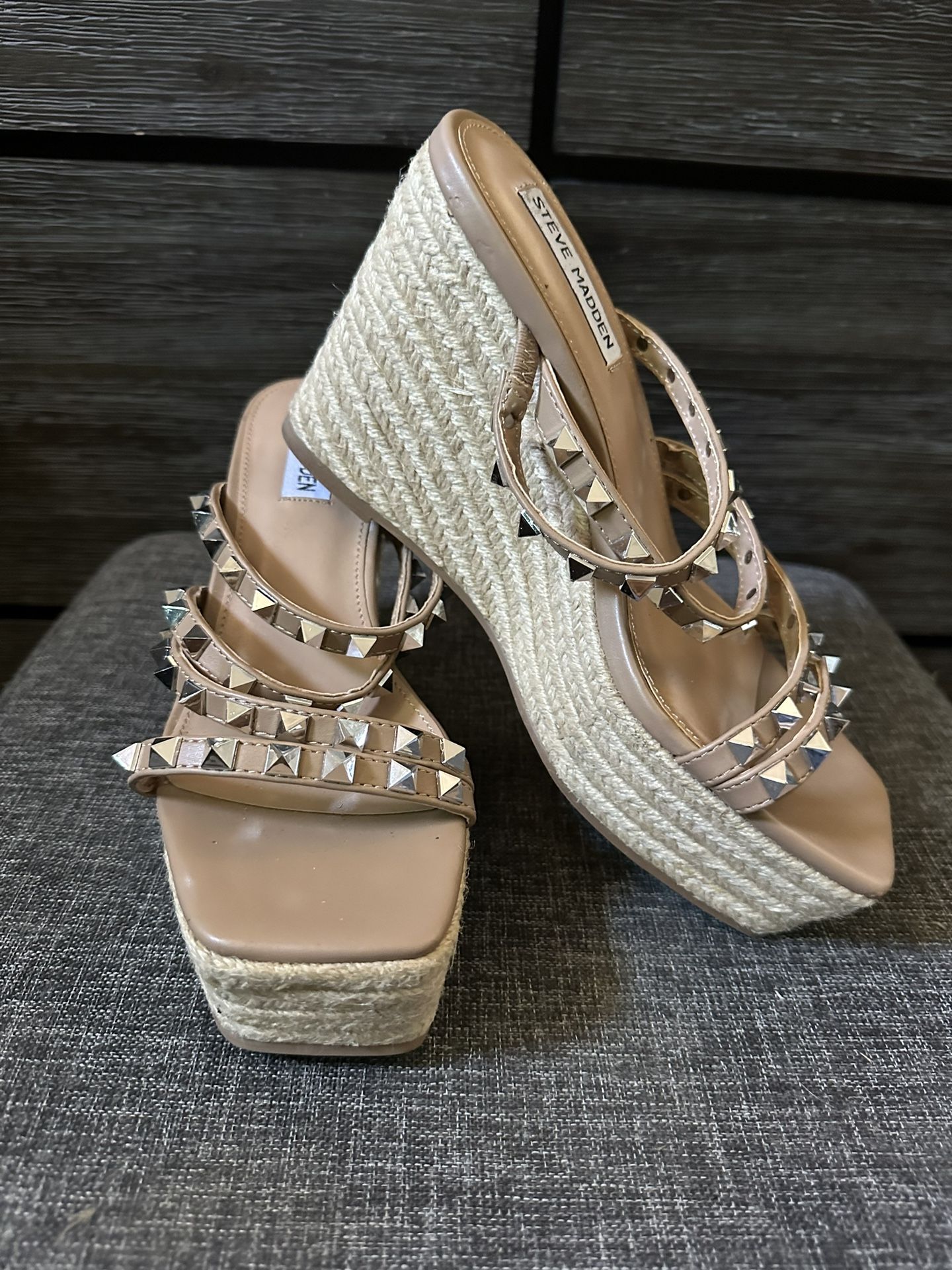 Wedge Sandal , Nuevos, Talla 8, Precio $25