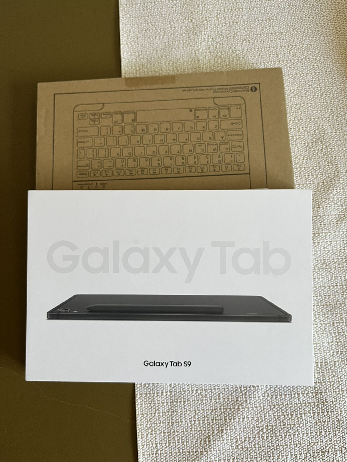 Samsung Galaxy Tab S9 (2023 Model / Super Amoled Screen) 128GB Brand new sealed with keyboard
