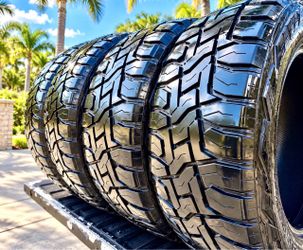 35x12.50 22 Toyo Rt tires