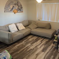 Sectional L couch Tan  With Pillows 