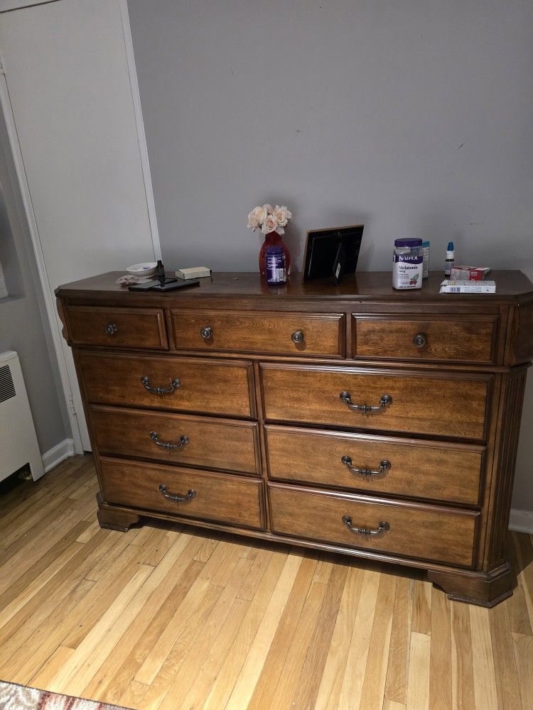 Dresser