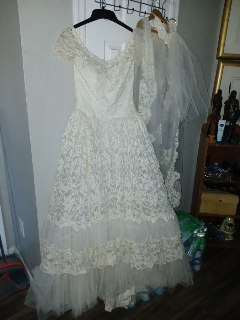 Vintage 1950s Wedding Dress With Vale