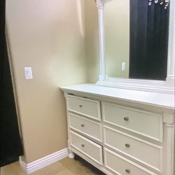 Signature Design by Ashley® Kaslyn White Bedroom Mirror