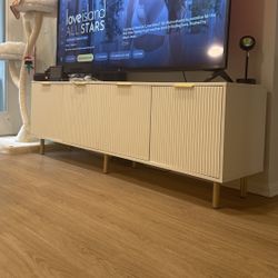 WHITE & GOLD TV STAND
