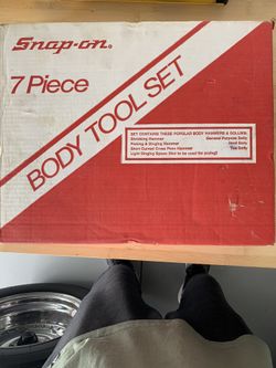 Snap on body tool set