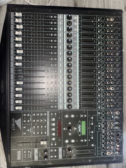 Soundcraft Spirit Digital 328 mixing console