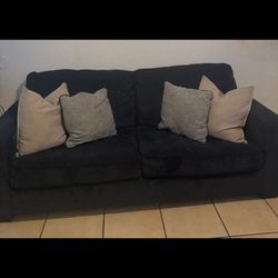 Couch/ Pull Out Bed 