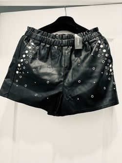 EXPRESS BLACK FAUX LEATHER EYELET SILVER SHORTS SIZE: S