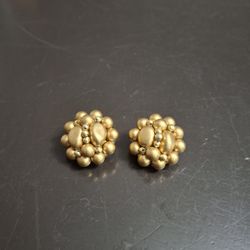 Vintage Mid 20th Century Costume Jewelry Gold Bead Cluster Clip-On Earrings 