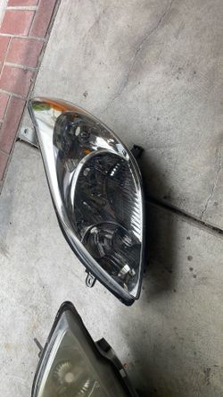 2003-2008 Toyota Matrix headlight OEM