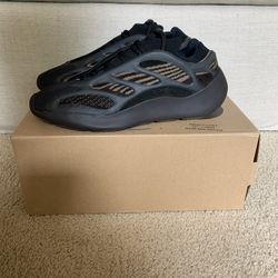 Yeezy 700 V3 Clay Brown Size 12 
