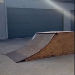 Quarter Pipe Skateboarding Ramp 