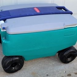 Ice cooler wagon. Rubbermaid. 60 qt