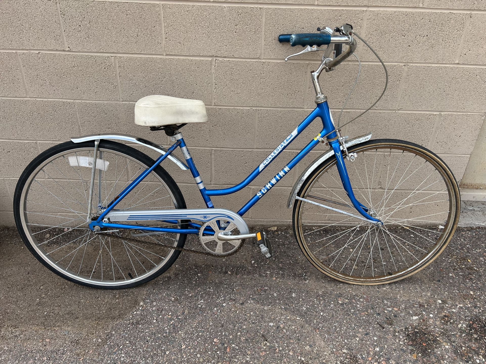 Vintage Schwinn Collegiate 3 Women’s Bike