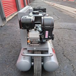 Compresor de aire a gasolina marca Fortress (High Performance) en excelente condición.

Motor 212cc Predator, prende al primer jalón y trabaja al 100%